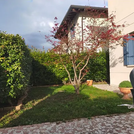 Holiday home La Tua Casa Meravigliosa Con Giardino
